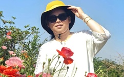 夫妻爬山孩子独留车内4小时